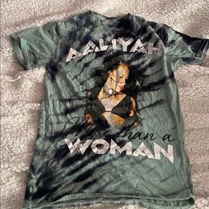 Aaliyah tie dye rap style t shirt + bonus grey shirt for free

(2 shirts!!)